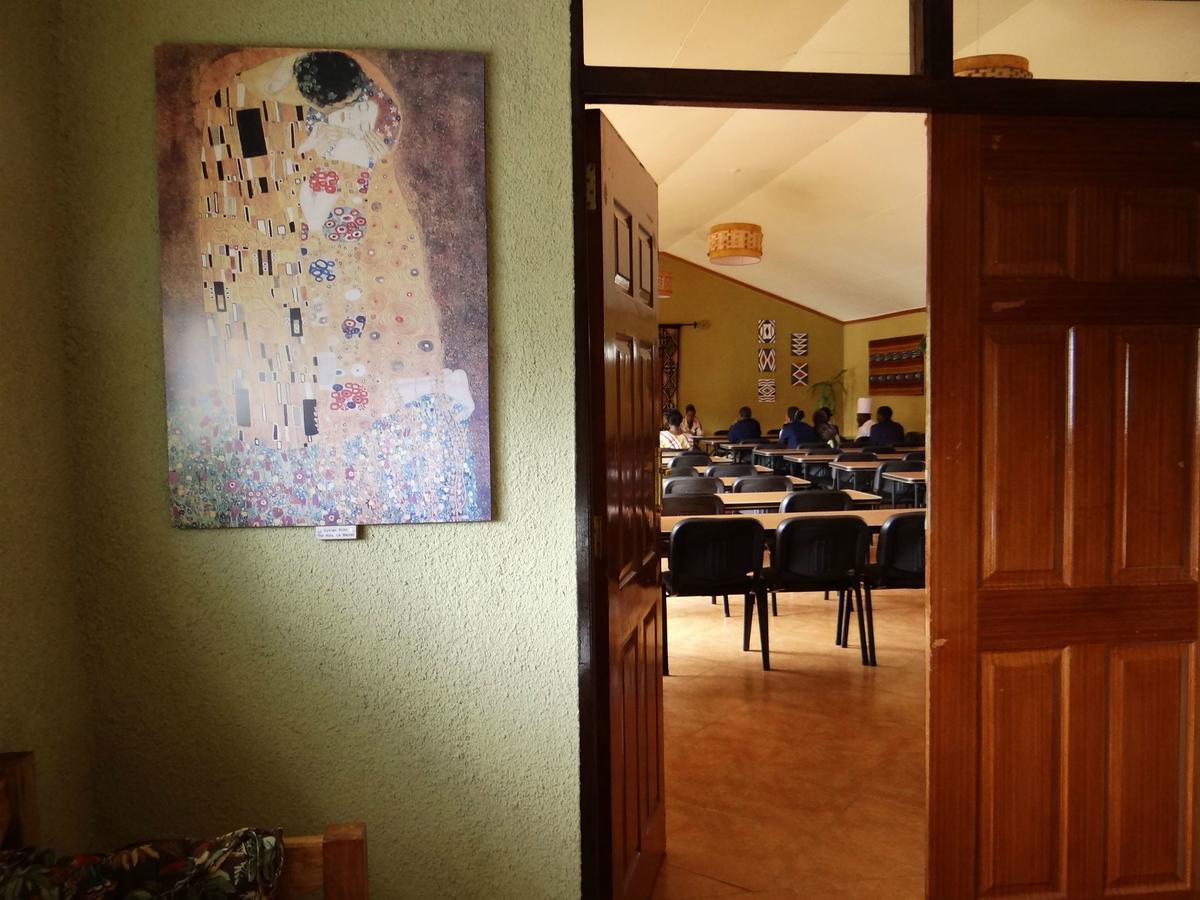Ikweta Country Inn Maua Kaathene Dış mekan fotoğraf